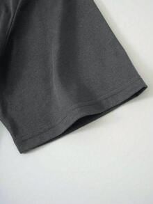 ROMWE MEN Street Life Camiseta casual de cuello redondo de manga corta con estampado de letras y planetas para hombres - Gris Oscuro - Ver 4