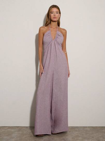 Nöista 这款淡紫色露背长款连体裤，胸部采用褶皱设计，中央系带勾勒出迷人领口。适合日常休闲、旅行、阳光明媚的日子和假期、夜晚外出、参加音乐节、夏季派对、约会或度假夜晚等各种场合，也是春季、音乐节、海滩度假的理想之选。