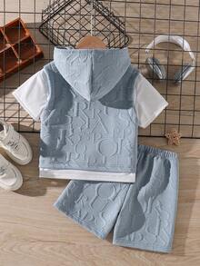 SHEIN Genkimix Kids Bộ đồ hè 2 món cho bé trai, gồm áo thun ngắn tay có mũ trùm đầu bằng vải dệt họa tiết và quần short phối màu tương phản, thiết kế thể thao phù hợp cho mặc hàng ngày, đi nghỉ mát, chơi thể thao, đi học, nghỉ lễ. - Màu xanh nhạt - Xem 2