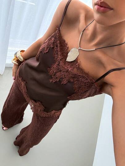 Siren Gaze Élégant Camisole en satin marron et patchwork de dentelle pour l'été