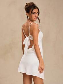 SHEIN BAE Đầm mini dáng chữ A màu trắng trơn sang trọng bằng satin, cổ chữ V, hở lưng, thắt dây ren, thích hợp làm đầm phù dâu, đầm trắng, đầm tốt nghiệp và đầm tựu trường cho nữ sinh. - trắng - Xem 1