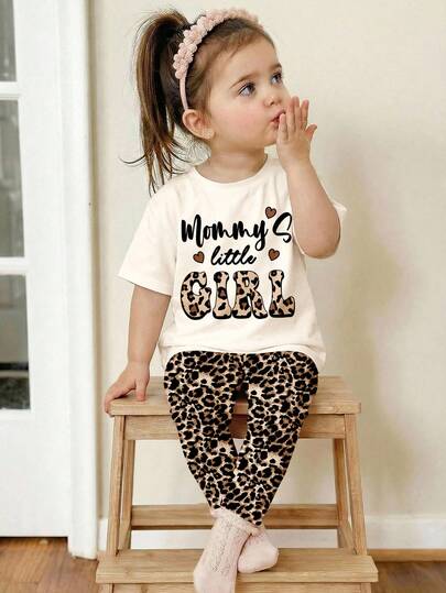 SHEIN Cute "Mama's Little Girl" Letter Print, Cream White, Vintage Leopard Pattern, Baby Girl Casual Loose Round Neck Short Sleeve T-Shirt And Skinny Leggings Set, Suitable For Spring/Summer Daily Wear, Travel, Outfit, Vacation, Outdoor, Farm, Chill Chill, Set For Baby Girl, Laid-Back Style, Relaxed Chic, Chill Vibe Outfits