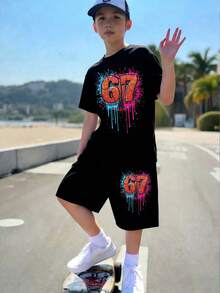 SHEIN 一套适合青少年男孩的休闲舒适时尚简约百搭创意彩色涂鸦篮球及数字“67”字母印花基础款短袖T恤和短裤两件套，适合男孩户外运动穿着。 - 黑色 - 查看 1