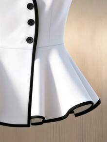 GlowEve Blusa casual sin mangas con cuello en V asimétrico y un solo botón, con volantes en el bajo, de color blanco con negro, elegante y estilizadora, para primavera/verano - Blanco - Ver 8