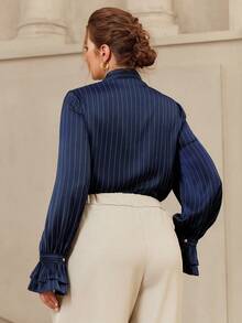 VOLUPTÉ CURVE 大码春夏条纹时尚简约优雅金属衬衫女式上衣 优雅女式衬衫 优雅女式上衣和衬衫 经典女式工作上衣 蓝色条纹商务衬衫 2026流行商务衬衫 毕业衬衫 高雅商务衬衫 - 藏蓝色 - 查看 5