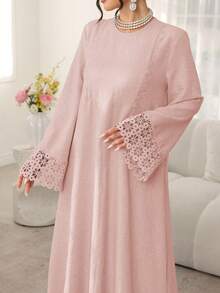 Al Najma Vestido casual de resort árabe con cuello redondo, manga larga suelta y cinta de empalme de unicolor - Rosa - Ver 1