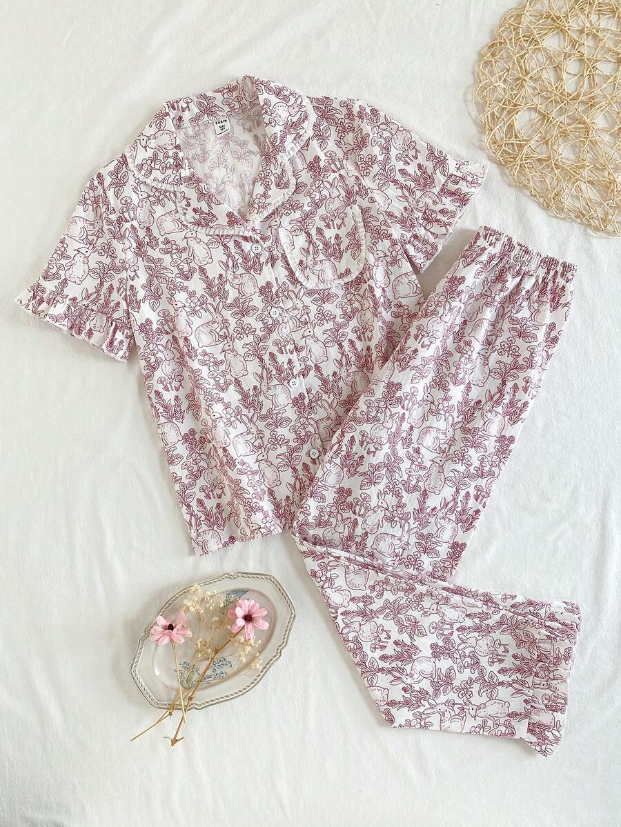 SHEIN Conjunto de pijama casual y cómodo de 2 piezas para niñas preadolescentes con pantalones y blusa de manga corta con cuello de volantes, estampado de conejos y flores en color rosa pastel - Burdeos - Ver 1