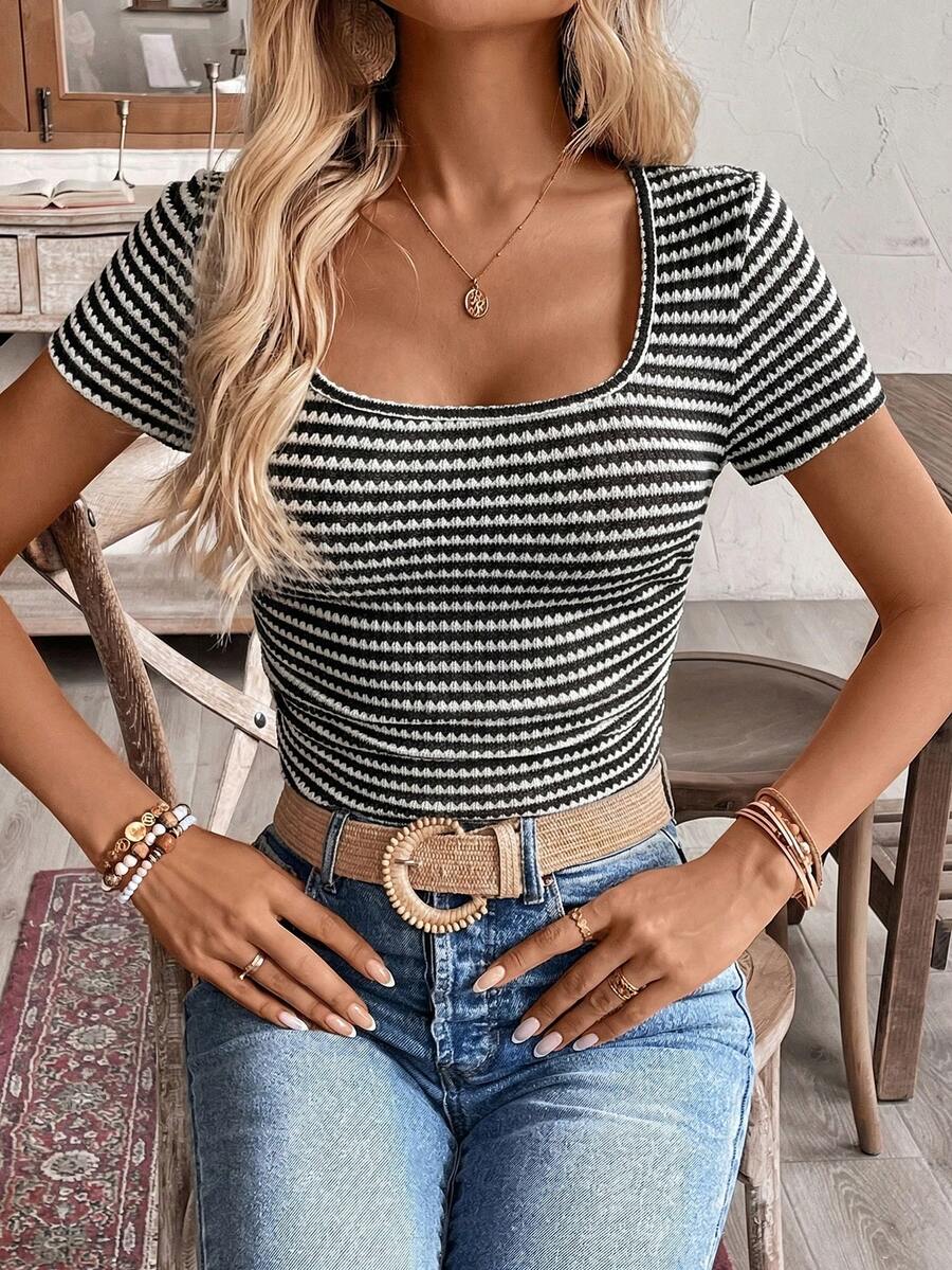SHEIN Frenchy Camiseta básica simple de mujer con pliegues y contraste de colores a rayas - Blanco y Negro - Ver 1