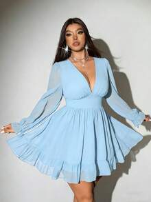 Viva Relle Vestido de talla grande con cuello en V profundo, volantes en el bajo y unicolor - Celeste - Ver 6