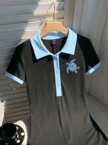 SHEIN EZwear 这款黑色和浅蓝色拼接连体裤，适合夏季穿着，饰有海龟印花，复古休闲风格，适合海滩、音乐节、度假等场合，展现迈阿密女孩的活力，是返校季和春夏的理想之选。这款饰有马球蓝图案的连体裤/海龟印花连体裤/蓝色连体裤/夏季上衣，是返校季和秋冬季的完美选择。 - 藍色 - 查看 4