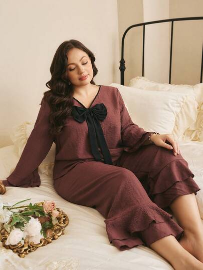Bộ đồ ngủ kiểu Pháp thanh lịch, rộng rãi, có bèo nhún, bộ đồ ngủ cỡ lớn, rộng rãi, thoải mái, lãng mạn.