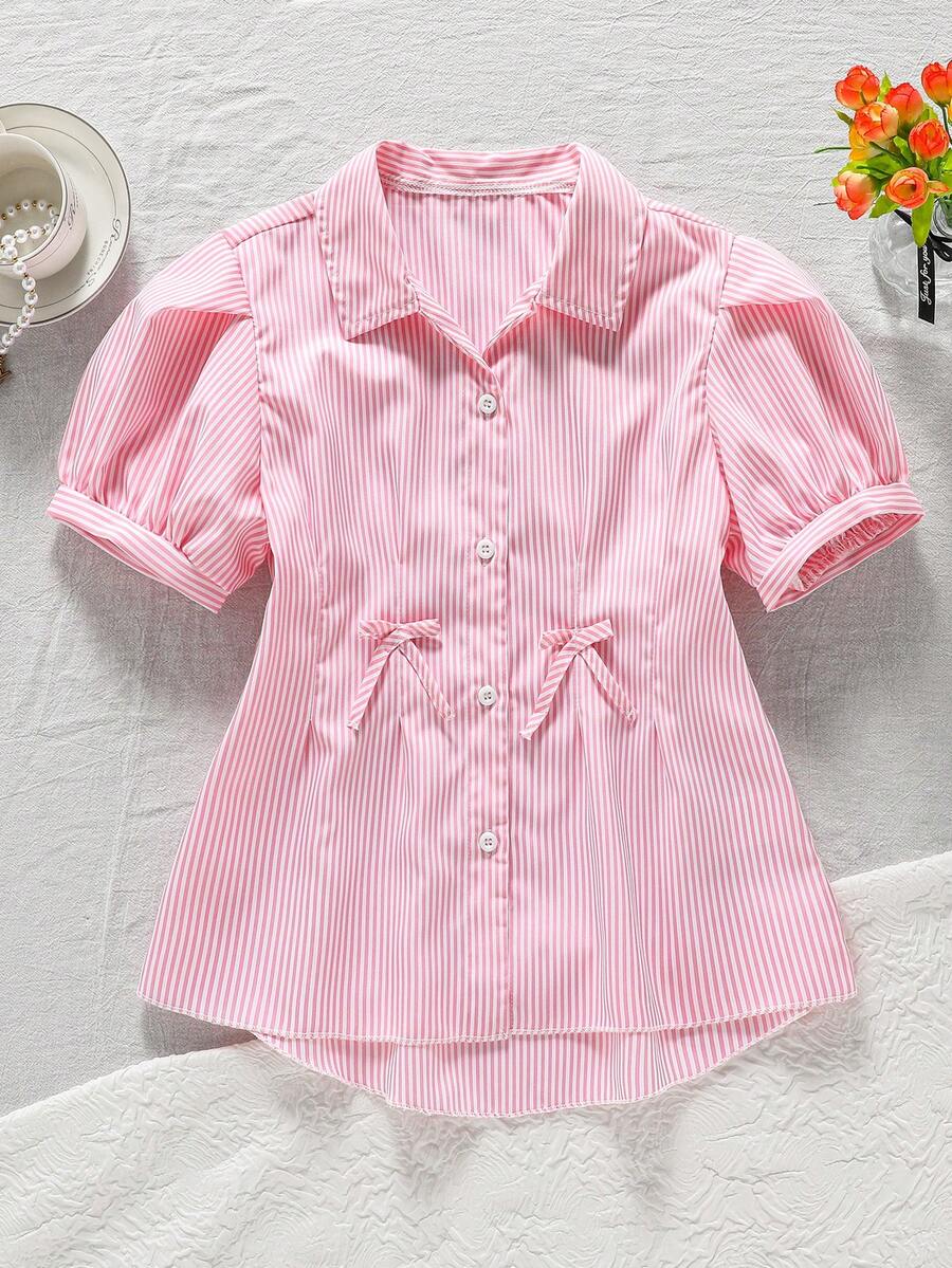 SHEIN Vintaside Kids 少女款柔软条纹前开襟短袖休闲衬衫,灯笼袖,腰部蝴蝶结褶裥A字廓形,适合通勤、度假休闲等场合,夏季穿着。 - 粉色 - 查看 1