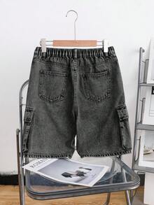 SHEIN 青少年男孩时尚休闲Y2K浅蓝色牛仔工装口袋宽松牛仔短裤，适合青少年男孩日常穿着，柔软舒适，也适合青少年男孩春夏穿着。 - 黑色 - 查看 2