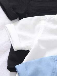 SHEIN Vintaside Kids 3件組男嬰服飾 素色簡約鈕扣半開領 藍白棕色系 梭織休閒柔軟短袖襯衫 夏季親子穿搭 - 黑與白 - 查看 8