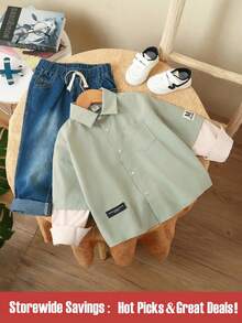 SHEIN 年轻男孩休闲二合一长袖衬衫，简单宽松的翻领，袖子上有精美的标签，时尚休闲装，适合日常外出、聚会、度假和学校纯色衬衫，适合儿童男童衬衫套装口袋青少年男童套装 - 橄欖綠 - 查看 1