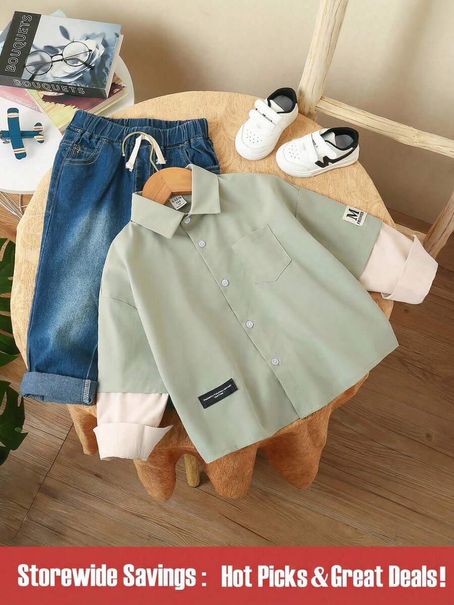 SHEIN 年轻男孩休闲二合一长袖衬衫，简单宽松的翻领，袖子上有精美的标签，时尚休闲装，适合日常外出、聚会、度假和学校纯色衬衫，适合儿童男童衬衫套装口袋青少年男童套装 - 橄欖綠 - 查看 1