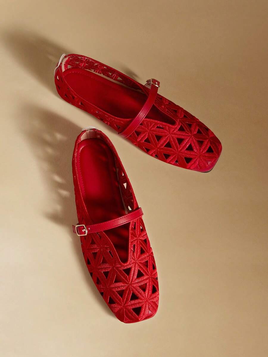 Giày lười nữ kiểu dáng khoét lỗ, có khóa cài. - Đỏ - Xem 1