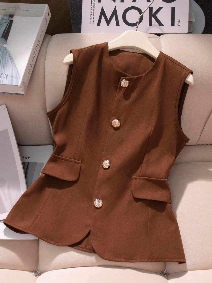 SHEIN 大码女士优雅法式红色无袖西装外套,修身设计,金色纽扣点缀,适合通勤、办公或日常休闲穿着,春夏款 - 卡其色 - 查看 1
