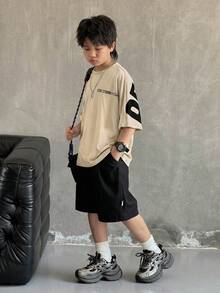 SHEIN 男童休闲韩版宽松大字母印花圆领短袖T恤，适合通勤、上学、日常休闲、运动、春夏穿着 - 卡其色 - 查看 3