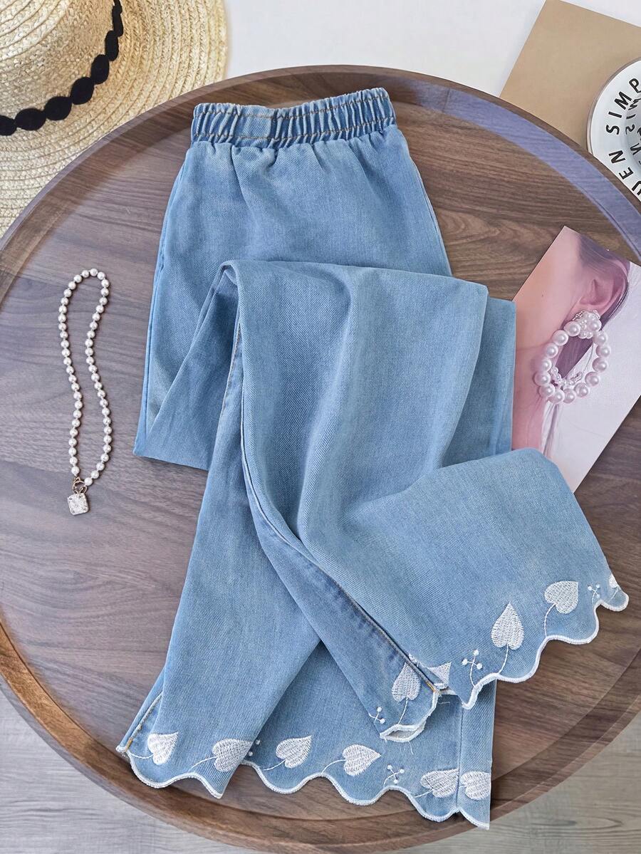 GlowEve Quần jean denim nữ dáng casual, chất liệu denim bạc màu, thêu hình trái tim. - Màu xanh lam - Xem 1