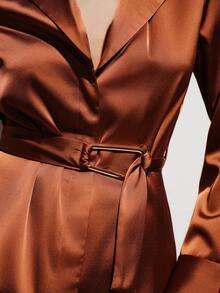 Aveloria Modichic 极简通勤风衬衫裙，翻领设计，腰部饰有腰带，隐形门襟，长袖，修身显瘦 - 銅色 - 查看 7