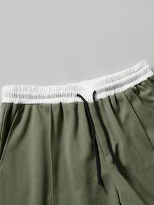 Manfinity Hypemode Camiseta de manga corta con capucha y bloqueo de color con cordón en la cintura y pantalones cortos con cordón en la cintura, conjunto casual diario para hombres - Verde militar - Ver 3