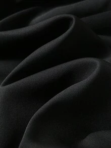GlowEve CURVE Conjunto de 2 piezas para mujer talla grande, top de camiseta con decoración de perlas y volantes en el bajo, con shorts de encaje y cinturón - Negro - Ver 5
