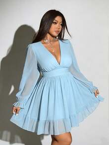 Viva Relle Vestido de talla grande con cuello en V profundo, volantes en el bajo y unicolor - Celeste - Ver 3