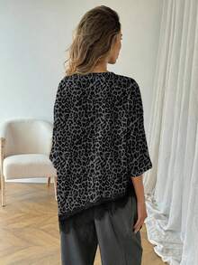 SHEIN LUNE 女士休闲豹纹不对称下摆蕾丝拼接T恤，百搭日常穿着，春夏休闲上衣，适合度假、夏季、春季、春假及各种场合，包括沙滩装、休闲衬衫、外套和夏季上衣。 - 彩色 - 查看 5