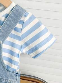 SHEIN Playful Pals Bộ áo thun kẻ sọc và quần yếm denim hình voi hoạt hình dễ thương cho bé trai (Sọc tay áo ngẫu nhiên) - Màu xanh lam - Xem 5