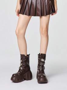 ROMWE Grunge Punk 女士高跟凉鞋~ 2025 新款时尚秋冬朋克风棕色 PU 圆头铆钉系带厚底马靴 女士小号哥特金属帅气机车靴 热辣女孩炸街小靴 - 棕色 - 查看 4