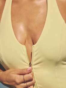 Aralina 休闲运动女士露背拉链前开衩健身连体裤 - 鵝黃色 - 查看 4