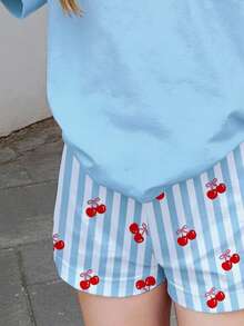 奶油蓝与可爱复古粉色蝴蝶结樱桃印花，少女休闲简约短袖T恤和条纹短裤两件套，适合夏季穿着 - 白色 - 查看 6
