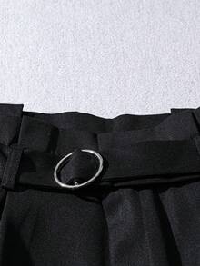 GlowEve CURVE Conjunto de 2 piezas para mujer talla grande, top de camiseta con decoración de perlas y volantes en el bajo, con shorts de encaje y cinturón - Negro - Ver 7