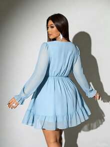 Viva Relle Vestido de talla grande con cuello en V profundo, volantes en el bajo y unicolor - Celeste - Ver 8