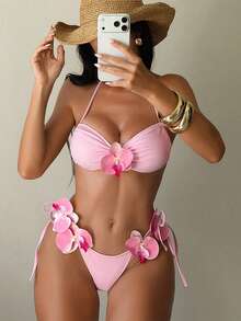 Swim SXY 新款露背系带上衣搭配低腰系带下装，饰有3D立体花卉图案，适合海滩度假。 - 粉色 - 查看 1
