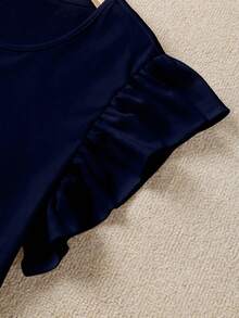 SHEIN LUNE 两件套：加大码纯色荷叶袖上衣和印花短裤，休闲夏季女式两件套。 - 藏蓝色 - 查看 4