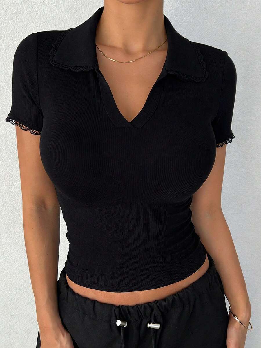 DAZY Áo thun ngắn tay ôm dáng, cổ bẻ, phối ren dành cho nữ. - màu đen - Xem 1