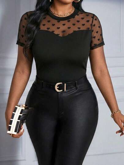 SHEIN Lady 大码圆领短袖心形图案网眼拼接修身T恤