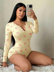 SHEIN SXY 女士性感休闲粉色波点蝴蝶结印花弹力连体裤，舒适针织短裤，家居服女士连体衣粉色蝴蝶结连体衣 - 黃色 - 查看 1