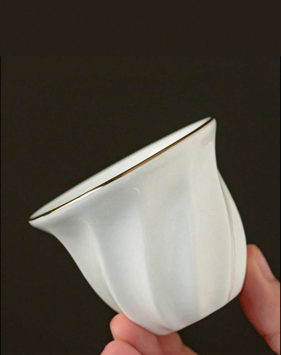 一套6个优雅的金白陶瓷咖啡杯——金边浓缩咖啡杯,非常适合盛装浓缩咖啡、土耳其咖啡、希腊咖啡和阿拉伯咖啡——是乔迁新居、情人节和新年送礼的完美之选。可重复使用且可折叠,适合成人使用,是馈赠佳品。 - 彩色 - 查看 1