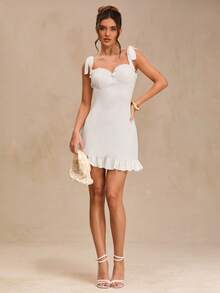 SHEIN BAE 白色紧身荷叶边下摆优雅简约迷你针织吊带连衣裙，轻盈修身纯白连衣裙，女士春夏装，返校/毕业季，纯白色，婚礼宾客着装，简约优雅性感连衣裙，优雅连衣裙，婚礼宾客着装，度假约会，荷叶边下摆连衣裙 - 白色 - 查看 4