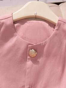 SHEIN 大码女士优雅法式红色无袖西装外套，修身设计，金色纽扣点缀，适合通勤、办公或日常休闲穿着，春夏款 - 粉色 - 查看 5