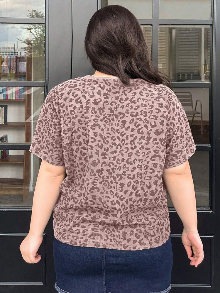 Dazy Plus Leopard Print Round Neck Loose Short Sleeve T-Shirt Graphic Tees Women