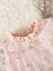 SHEIN Đầm ngắn tay lửng màu kaki dễ thương thêu họa tiết, cổ bèo lưới cho bé gái, thoải mái, mềm mại, thanh lịch, phù hợp cho các buổi đi chơi mùa xuân/hè, tiệc tùng, sinh nhật, họp mặt gia đình, có thể dùng làm quà tặng. - Nhiều màu - Xem 4