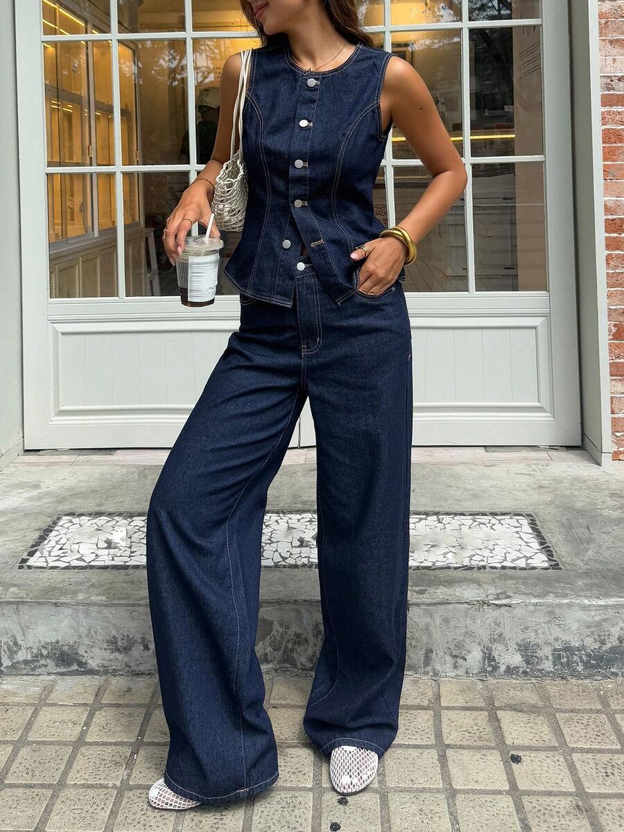 DAZY Bộ đồ nữ gồm áo gile denim cài một hàng khuy và quần ống rộng denim. - Rửa tối - Xem 1