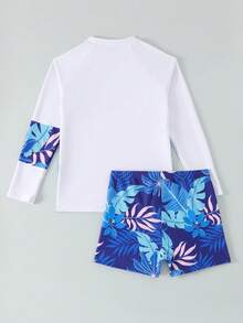 SHEIN 男童泳装，清新冲浪风，纯白色底色，饰以渐变蓝色“SURF”字样印花，插肩袖和侧边饰以热带树叶印花，针织面料，时尚休闲，清爽舒适，适合游泳、夏季度假、海滩、泳池派对等场合。 - 藍色 - 查看 2