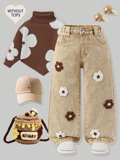 少女阔腿牛仔裤，复古风可爱甜美休闲学院风度假推荐。经典水洗卡其色，花卉钩编装饰，松紧腰带+纽扣前襟，方便穿脱。