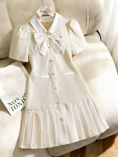 少女休闲优雅蝴蝶结装饰短袖褶皱连衣裙，适合春夏穿着