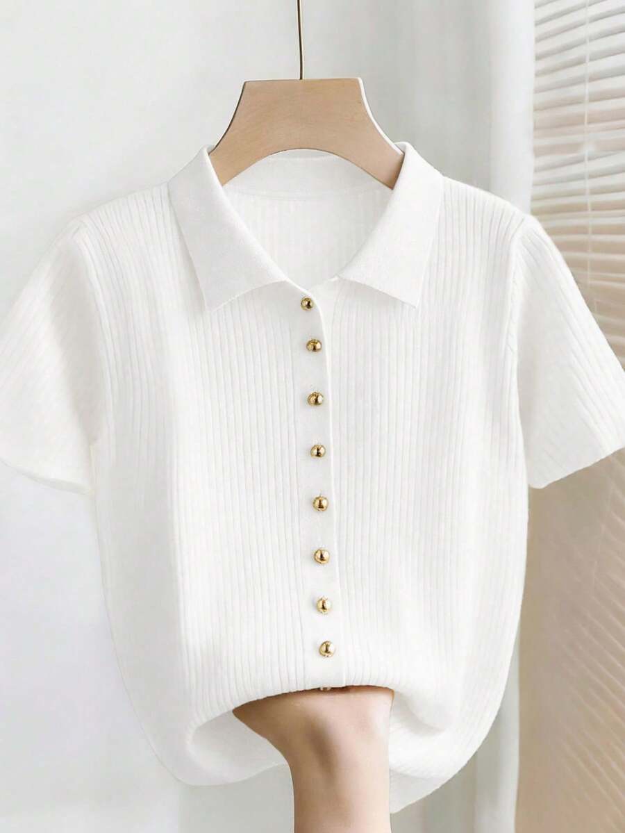 SHEIN Franclia 新款夏季休闲宽松百搭简约优雅柔软Polo衫，适合办公室、工作、通勤等场合，金属纽扣设计，修身剪裁，款式简洁大方，男女皆宜，极简女式开衫 - 白色 - 查看 1
